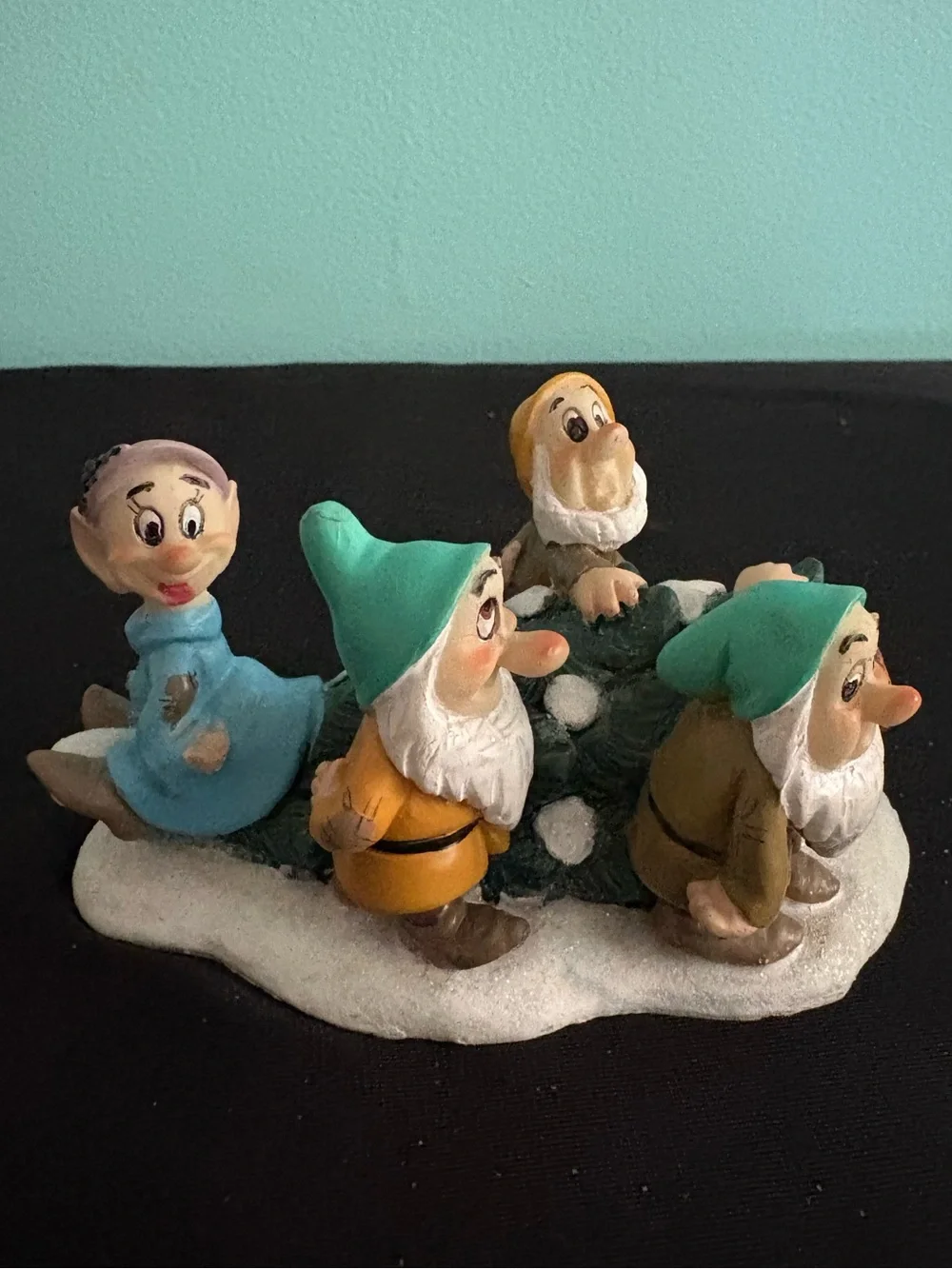 2004 Disney Snow White Seven Dwarfs Christmas Village House Cottage Light-Up